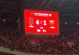 榜首大战，胜！成(chéng)都蓉城登顶