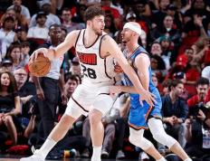 恩怨(yuàn)局拉满！杜兰特携火箭回俄城 “複(fù)仇”，雷霆颁奖夜能(néng)防(fáng)住吗？