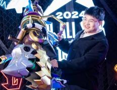 JackeyLove也因伤病暂时休息！Rita被质疑不配拿最佳解说