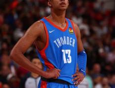 雷霆豪赌2换1，瞄准经验老将补强阵容，已成联盟最强战队