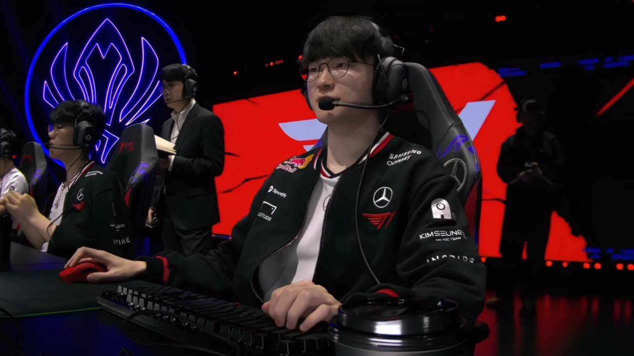 Faker绝境爆发，T1开启愤怒(nù)形(xíng)態(tài)！CFO逆转打团灭，比赛拖入決(jué)勝(shèng)局