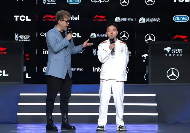 LOL世(shì)界亚军暗示退(tuì)役，赛後(hòu)採(cǎi)访粉丝炸鍋(guō)，刚赢比赛搞(gǎo)队友心态？