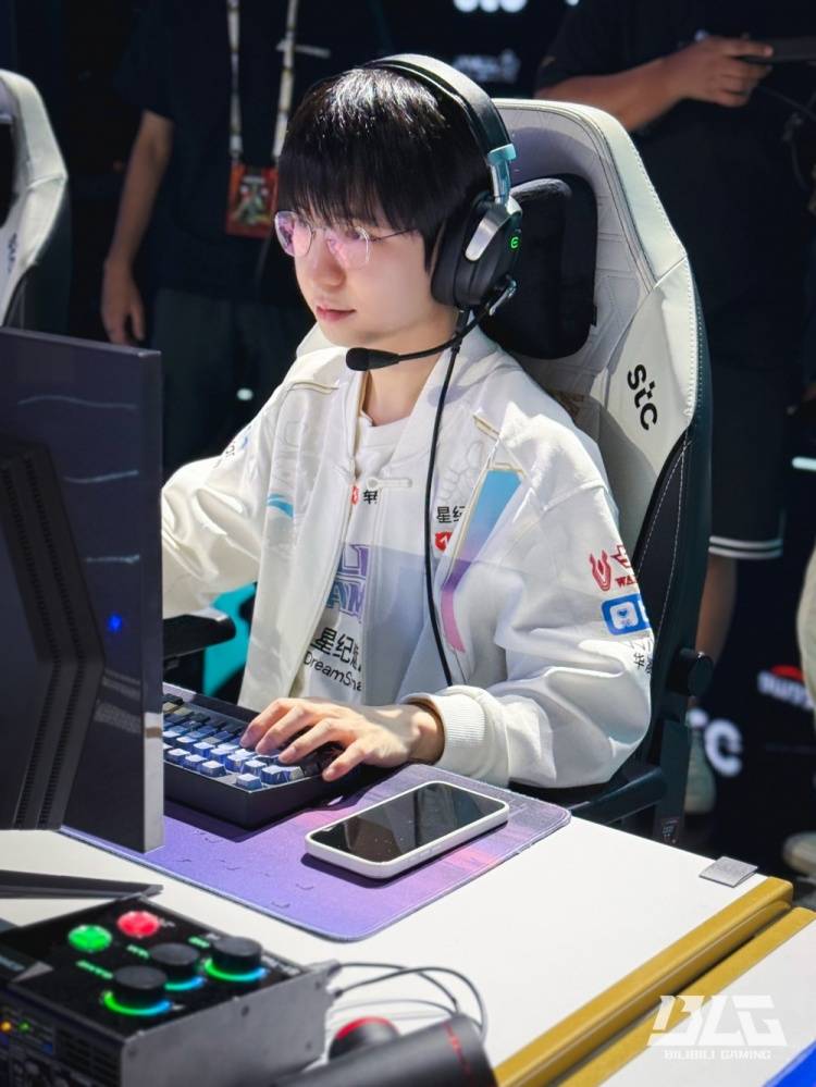 【7.16】电競(jìng)游戏前沿资讯：LOL美测服更新、Xiaoxu离队、Lele、JiaQi恢复自由人、飛(fēi)牡蛎戰(zhàn)队喊(hǎn)话HLE