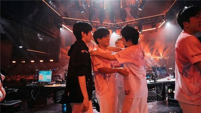 AGON官方合作(zuò)战队BLG，斩获VCT CN联赛年(nián)度总決(jué)赛冠军！