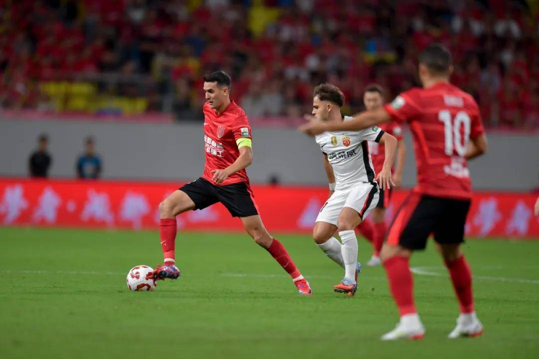 榜首大战，胜！成(chéng)都蓉城登顶