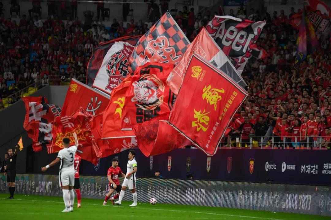 榜首大战，胜！成(chéng)都蓉城登顶