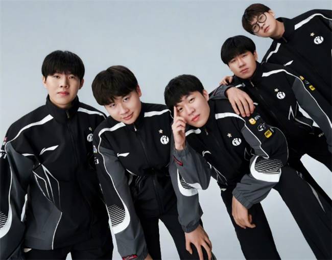 【一竞技1JingJi】LOL：LPL首支至(zhì)臻全(quán)华班诞生(shēng) AL新教练打脸Tabe