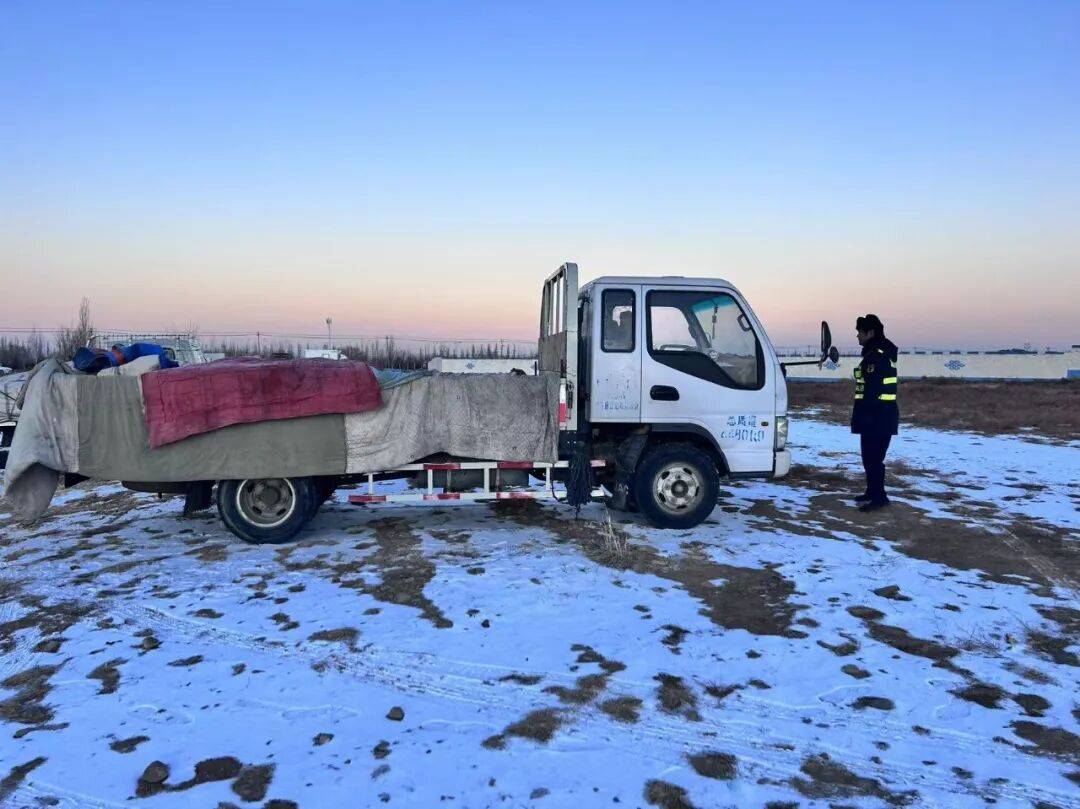 工作动态 | 护航骆驼赛事 彰显城管担当