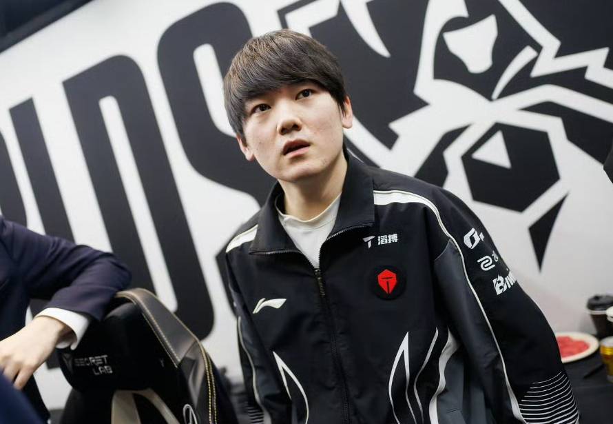 Jackeylove维护Kanavi引(yǐn)热议！再回应退役问题，Faker迎来坏消息(xī)